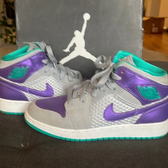 Jordan Athletic Shoes - Gray, Purple, Green Jordan Little Kids Air Jordan 6 Retro (gray / ultra violet  main image 3